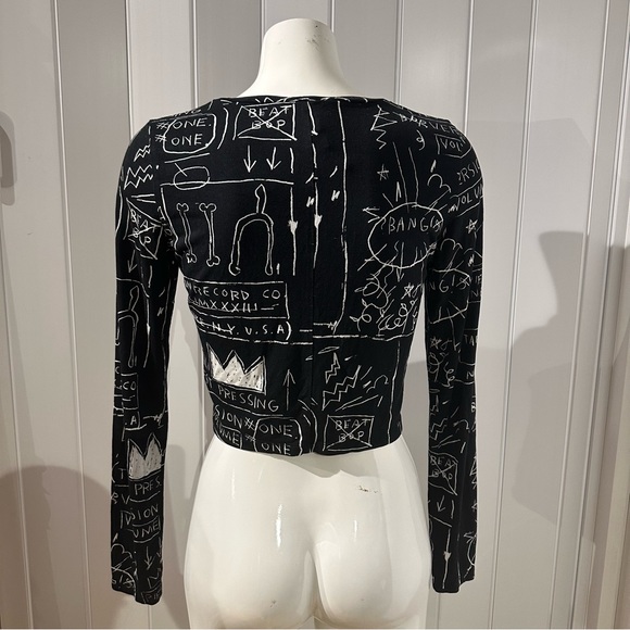 🎀SOLD🎀Alice + Olivia x Basquiat Graffiti Delaina Crop Top - Picture 8 of 9